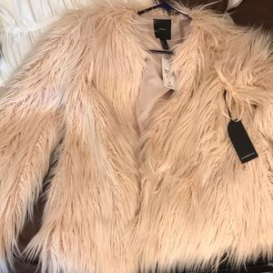 Forever 21 shaggy cream coattttt!!!! Never worn!!